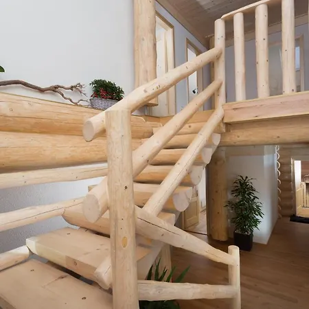 Vysoké Tatry - - Zrub,drevenica * Tatranská Lomnica