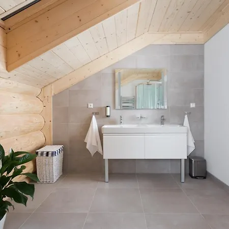 - Lomnica Chalet *